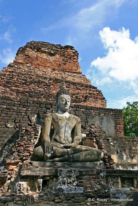 Buda entre las ruinas, Sukhothai, Sukotai - Tailandia