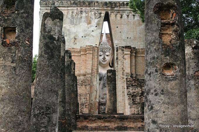 El templo del árbol Bodhi, Sukhothai, Wat Sri Chum - Tailandia