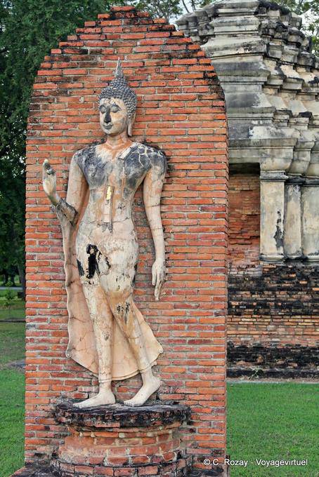 Sukhothai, Wat Trapang Ngoen, Abhaya Mudra - Tailandia