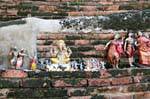 Figuras en una pared, Wat Phra Sri Samphet, Ayutthaya, Tailandia.