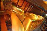 Cabeza inclinada del Buda reclinado, Wat Pho, Bangkok, Tailandia.