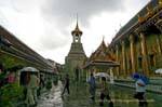 Otro punto de vista de la Capilla de Gandhara Buddha, Wat Phra Kaew, Bangkok, Tailandia.