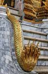 Serpiente Naga con cinco cabezas, Wat Phra Kaew, Bangkok, Tailandia.
