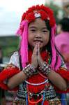 Niña en traje tradicional, Chiang Mai, Tailandia.