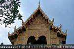 Detalle de la decoración Wat Phan Tao, Templo Chiang Mai, Tailandia.