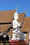 Estatua Arrodillado, Templo Chiang Mai, Tailandia.