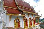 El templo de la montaña, la vista lateral, Mai Chiang Región, Tailandia.