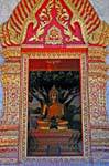 Buda vio por la ventana, Wat Chedi Luang, Chiang Mai, Tailandia.
