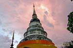 Chedi Phradhatluang, Wat Phra Singh, de Chiang Mai, Tailandia.