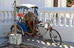 Espera Rickshaw, Wat Phra Singh, de Chiang Mai, Tailandia.