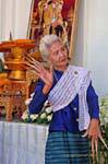 Bailarín tradicional tailandés, Wat Phra Singh, de Chiang Mai, Tailandia.