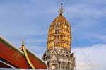Otra vista de la prang, Wat Phra Sri Rattana Mahathat, Phitsanulok, Tailandia.