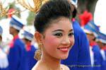 Sonrisa y pendientes, Festival de Patong, Phuket, Tailandia.