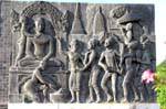 Bajorrelieve, música de fiesta, el rey Ramkhamhaeng Monumento, Sukhothai, Tailandia.