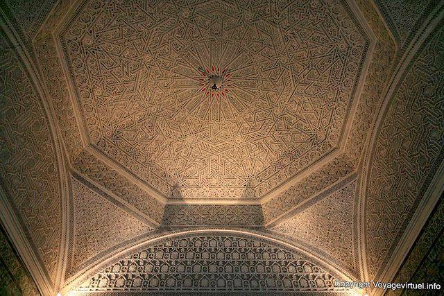 Museo del Bardo, cofia de encaje y arabescos - Túnez