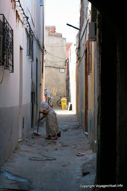 Bizerta, escaneado en un callejón - Túnez