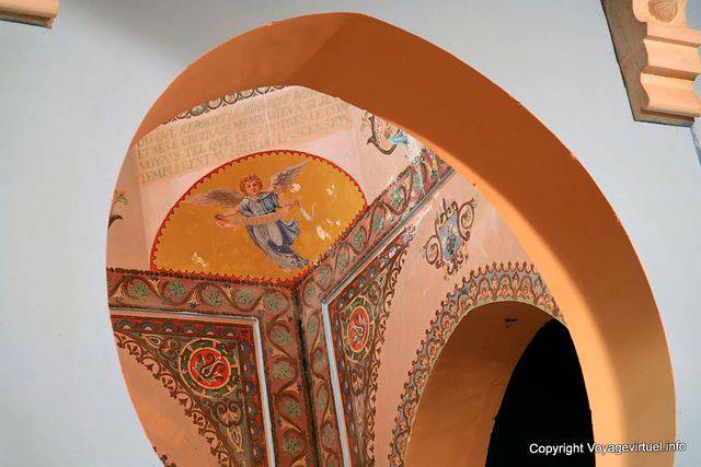 Ángel zoom en una esquina, Catedral de San Luis, Cartago - Túnez