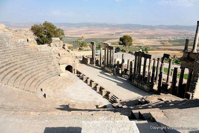 Vista Dougga del teatro desde las gradas - Túnez