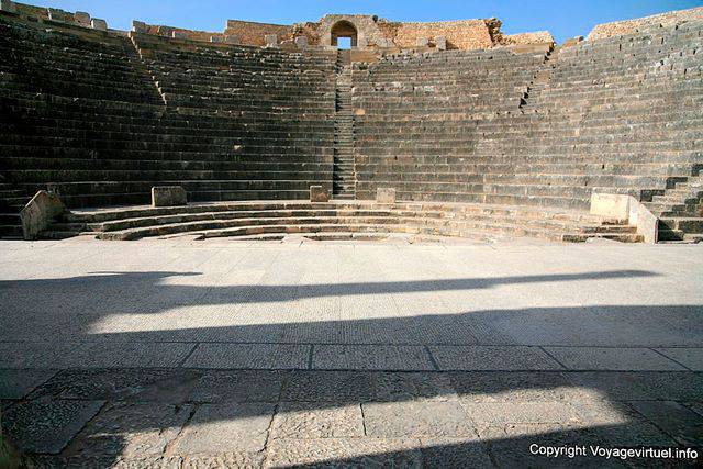 Dougga, vista de teatro de la etapa - Túnez