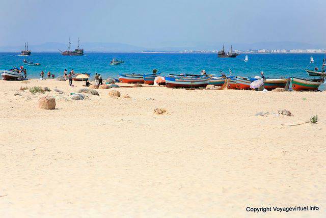 Hammamet, la playa y los barcos de pesca - Túnez