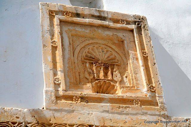 Hammamet, la escultura en la parte superior de una puerta, detalle - Túnez