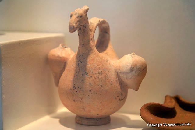 Museo Arqueológico Kerkouane, camello en forma de olla de agua - Túnez
