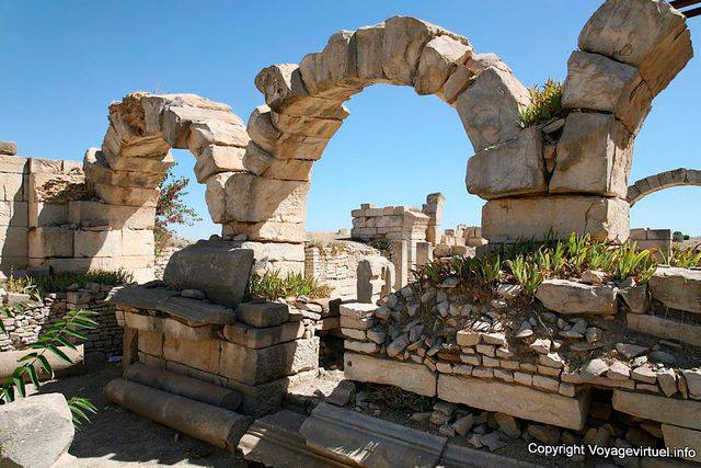 Maktar, basílica, arcadas en mágicamente - Túnez