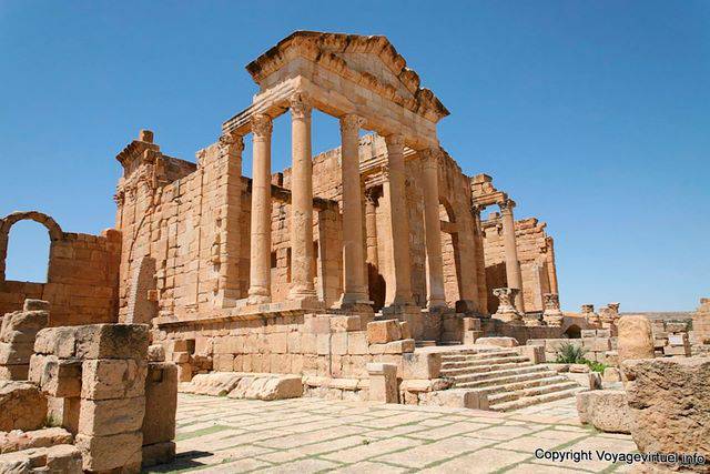 Sbeïtla, Capitol, otra vista en uno de los templos dedicados a la Tríada Capitolina - Túnez