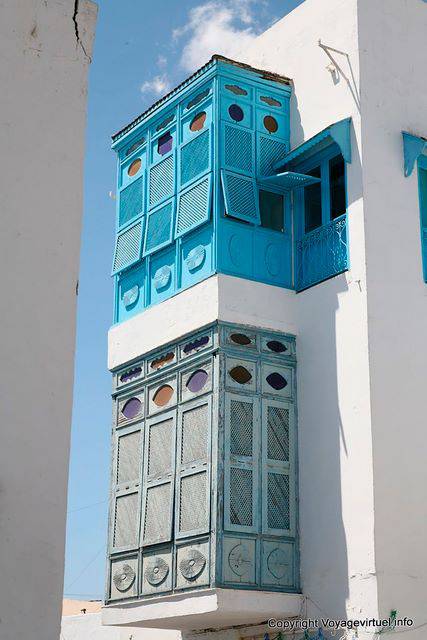 Sidi Bou Said, balcones con moucharabiehs - Túnez