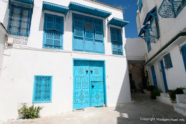 Sidi Bou Said, ventanas al patio - Túnez