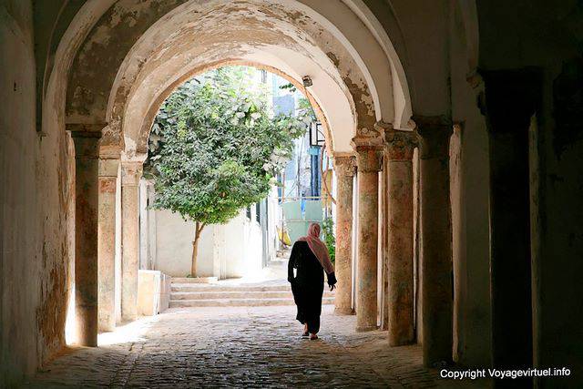 Hacia la calle Sidi Ben Arous, Túnez - Túnez
