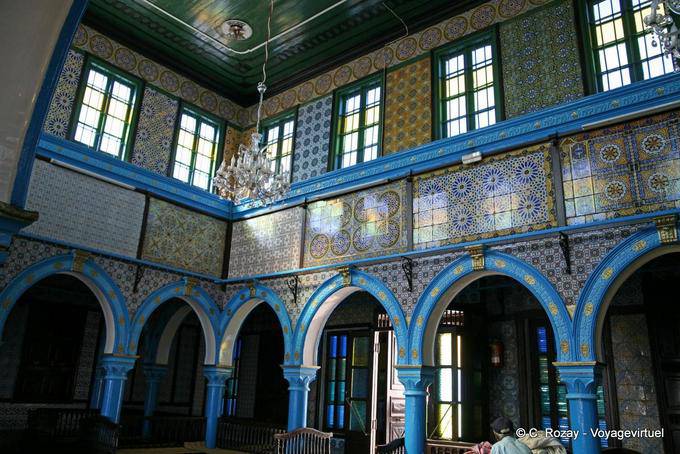 Dentro de la sinagoga judía, Djerba - Túnez