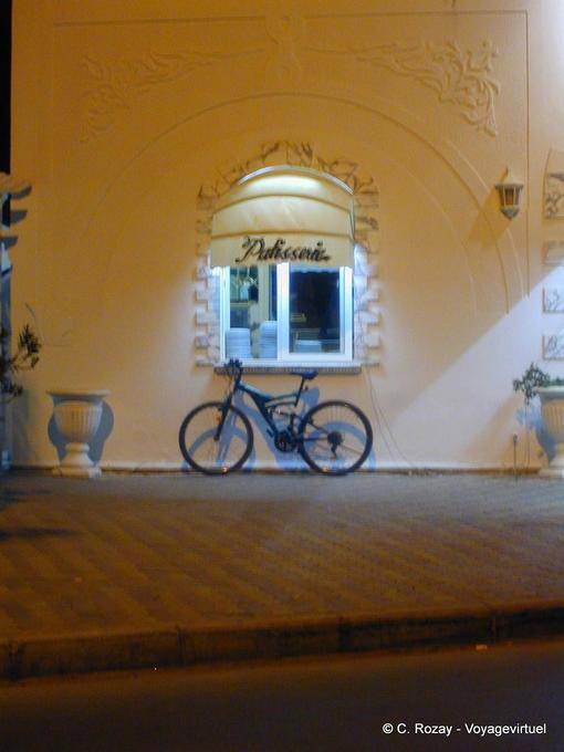 Ciclismo y pastelería, Djerba, Houmt Souk - Túnez