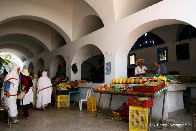 Bajo los arcos Mercado Houmt Souk, Yerba - Túnez
