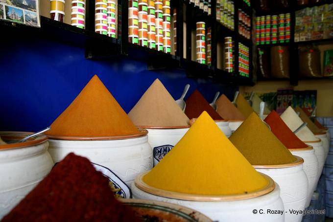 Colores de la especia Houmt Souk Mercado, Djerba - Túnez