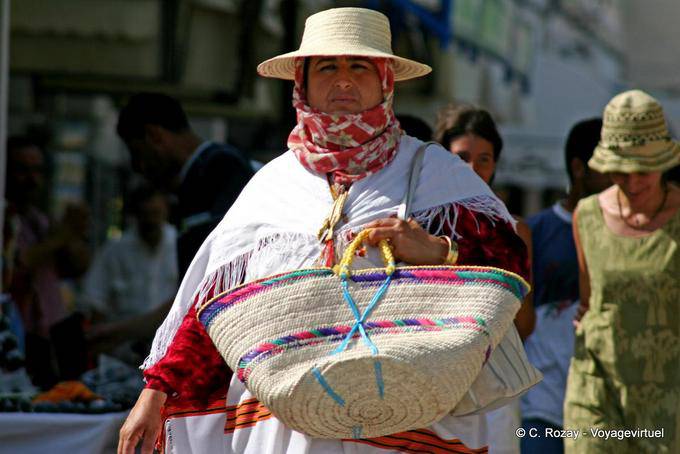 Traje tradicional de un djerbienne, Houmt Souk - Túnez