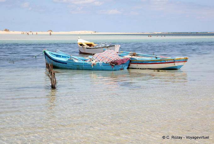 Djerba, barcos y el mar a la laguna-como, Seguia - Túnez