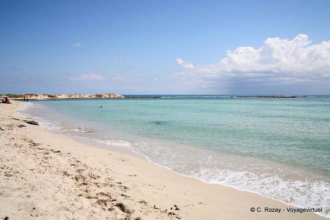 Playa de arena blanca de Seguia, Yerba - Túnez