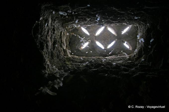 El Jem, vista de la ventana del sótano desde el sótano de la Arena - Túnez