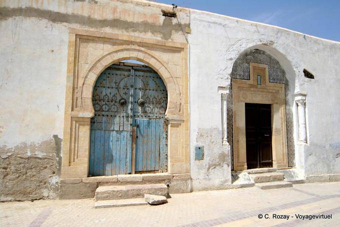Kairouan, dos estilos diferentes de entradas - Túnez