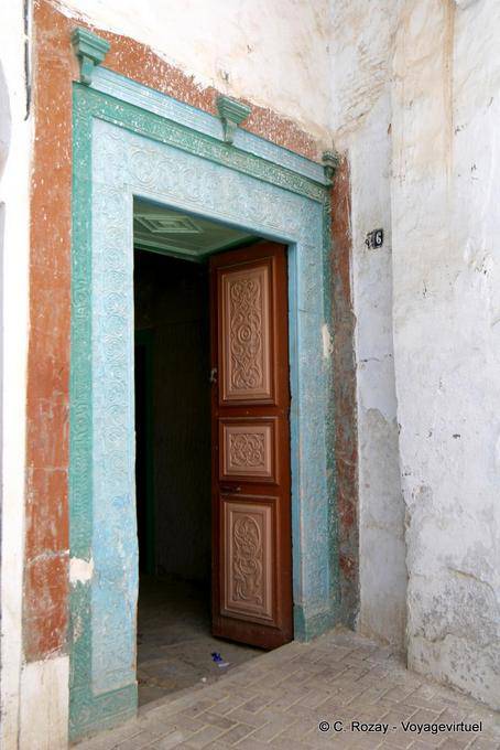Kairouan, colores en una esquina - Túnez