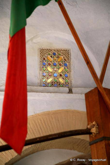 Bandera y vidrieras, Bir Barouta, Kairouan - Túnez