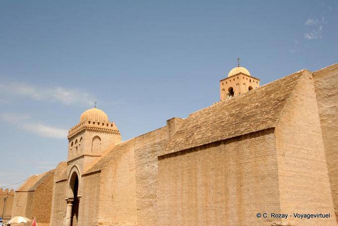 Muro perimetral exterior, Mezquita Ibn Nafi Oqba, Kairouan - Túnez