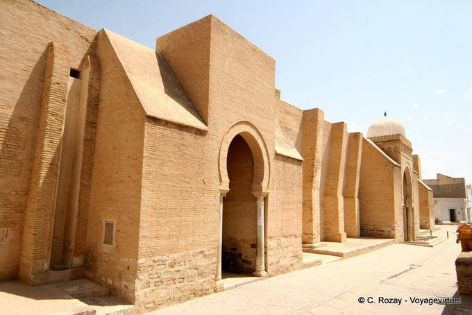 Insumos Occidental (جادة إبراهيم إبن الأغلب) Jamaa Sidi Uqba, Kairouan - Túnez
