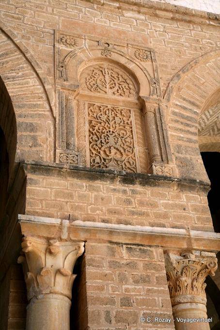 Escultura en una pared, Mezquita Sidi Oqba Kairouan - Túnez