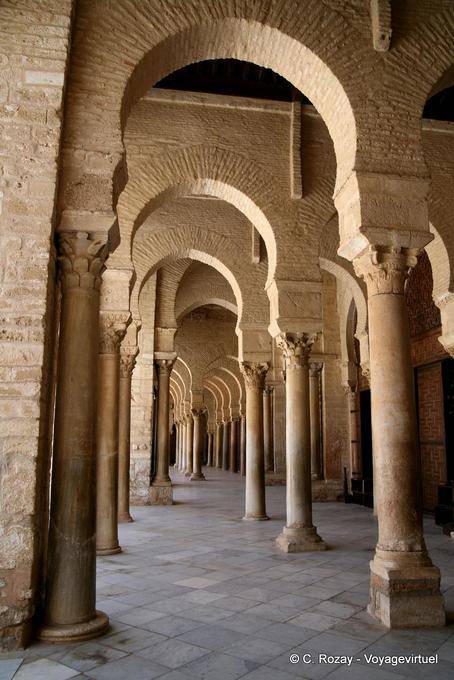 Bosque de pilares, Djemaa Sidi Uqba, Kairouan - Túnez