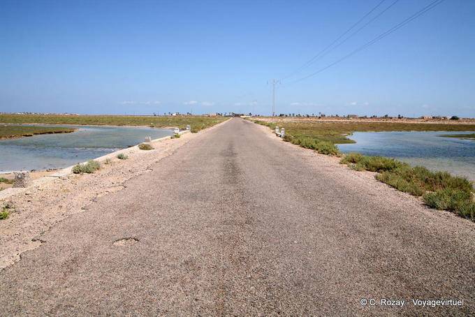 Camino entre Ennajet e Islas Kraten Kerkennah - Túnez