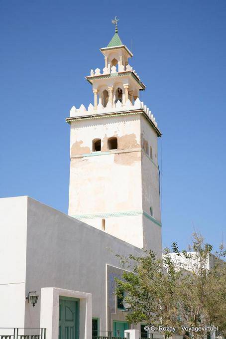 Kerkennah El Attaya, vista del minarete de la mezquita - Túnez