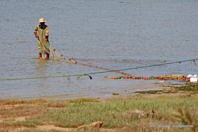 La producción de la red de pesca, El Kantara, Kerkennah - Túnez