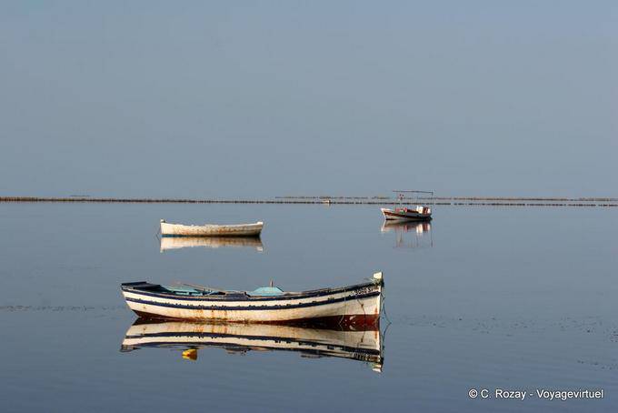 Reflejo de barcos Ouled Kacem, Islas Kerkennah - Túnez